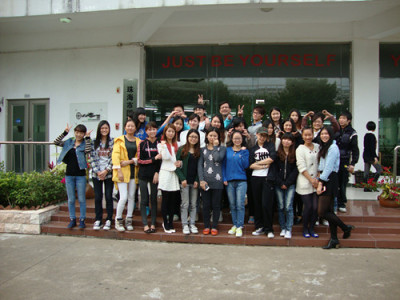 全日制英语57班全体师生合照