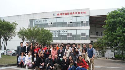 全日制英语61班全体师生合照