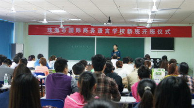 学生处于老师