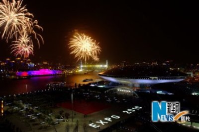 The skies over the Pudong New Area of Shanghai - home of the World Expo - lit up in a display of pyrotechnic brilliance last night. If the trial run is anything to go by, Friday night's fireworks to usher in the long-anticipated opening of the six-month Expo will go off with a bang ... well, many bangs. And the Shanghai Meteorological Bureau said yesterday we can expect slightly cloudy, fine and warm weather on Friday and Saturday, just the ticket for a wow-factor World Expo.