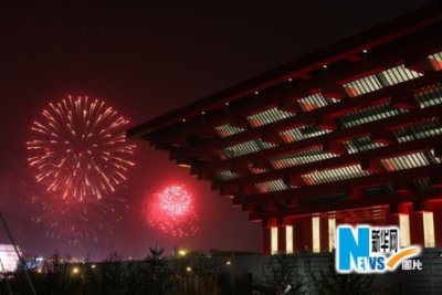 The skies over the Pudong New Area of Shanghai - home of the World Expo - lit up in a display of pyrotechnic brilliance last night. If the trial run is anything to go by, Friday night's fireworks to usher in the long-anticipated opening of the six-month Expo will go off with a bang ... well, many bangs. And the Shanghai Meteorological Bureau said yesterday we can expect slightly cloudy, fine and warm weather on Friday and Saturday, just the ticket for a wow-factor World Expo.