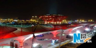 The skies over the Pudong New Area of Shanghai - home of the World Expo - lit up in a display of pyrotechnic brilliance last night. If the trial run is anything to go by, Friday night's fireworks to usher in the long-anticipated opening of the six-month Expo will go off with a bang ... well, many bangs. And the Shanghai Meteorological Bureau said yesterday we can expect slightly cloudy, fine and warm weather on Friday and Saturday, just the ticket for a wow-factor World Expo.