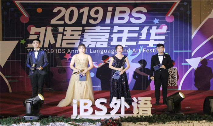 四位青春靓丽的主持人.webp.jpg 四位青春靓丽的主持人.webp.jpg