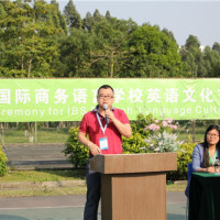 “英语文化节”启幕校园