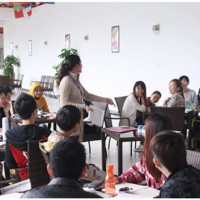 英语53班室外课堂