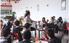 英语53班室外课堂