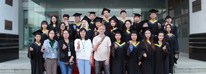 全日制英语196班毕业照留念