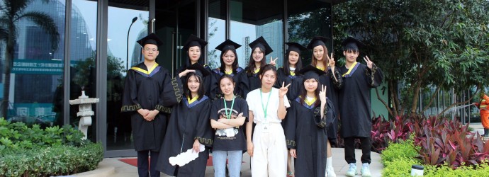 全日制英语210班毕业照留念