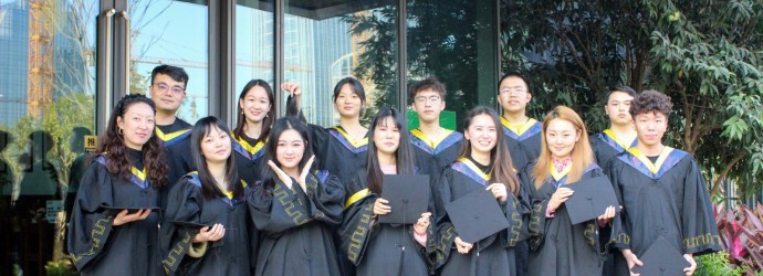 全日制英语215班毕业照留念