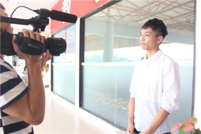 Chris:iBS全日制让我学英语形成习惯