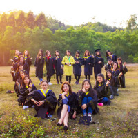 Time does not water down the wine of friendship——全日制英语108班毕业留念