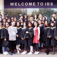 别后不知君远近，渐行渐远渐无书——全日制英语130、131班毕业合影