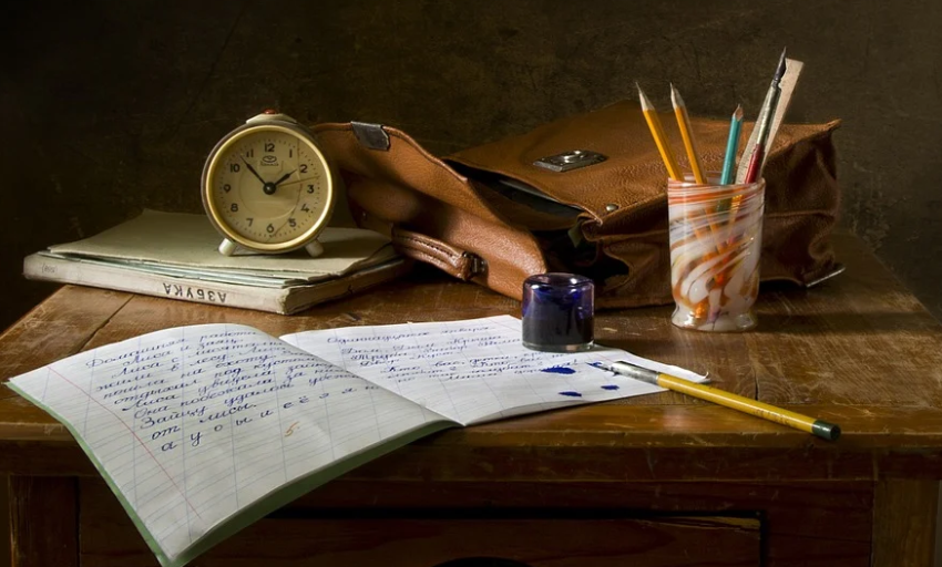 特殊时期，学校无法正常开学，学生如何做到在家高效线上听课?