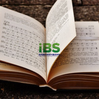 英文怎么形容喜欢指使别人的人？