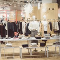 春天的季节里，春装的相关英语分享