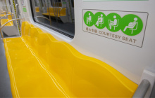 “爱心窗口”、“爱心座位”相关英文怎么说？