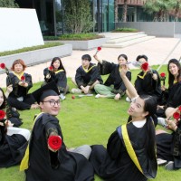 英语211班毕业照 | 就在这个盛夏说再见吧！