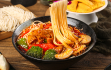 “方便面”居然不是convenient noodles？那英语应该怎么说？